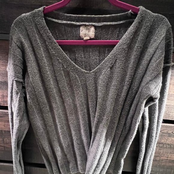 Grey Ribbed V Neck Sweater Size S - Picture 4 of 6